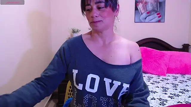 Snapshot of sara_florez1 chatting on November 30, 2025, 12:06 pm sara florez1 online show from November 30, 2025, 12:06 pm