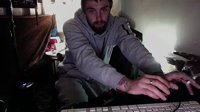 Snapshot of Fuckboy4public chatting on December 15, 2024, 11:23 am Fuckboy4public online show from December 15, 2024, 11:23 am