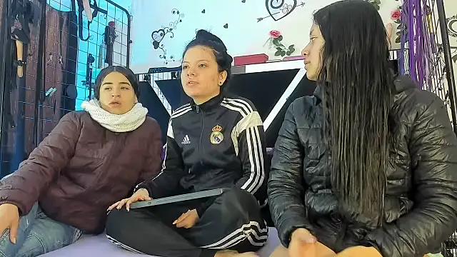 Snapshot of abby_eemily chatting on December 3, 2025, 12:15 pm abby eemily online show from December 3, 2025, 12:15 pm