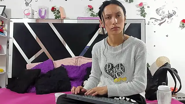 abby eemily online show from September 19, 2025, 12:09 pm