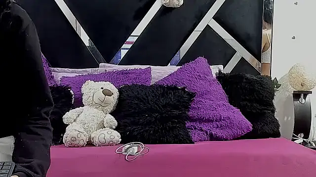 abby eemily online show from September 25, 2025, 12:00 pm