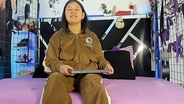 abby eemily online show from November 13, 2025, 12:09 pm