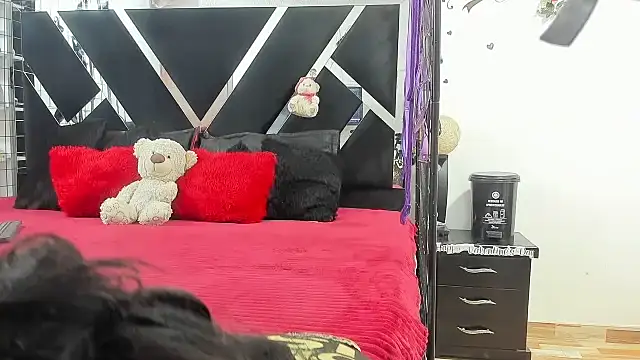 abby eemily online show from November 27, 2025, 12:05 pm