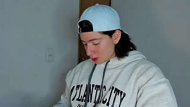 Snapshot of AngelBennet_ chatting on November 18, 2025, 1:10 am AngelBennet online show from November 18, 2025, 1:10 am