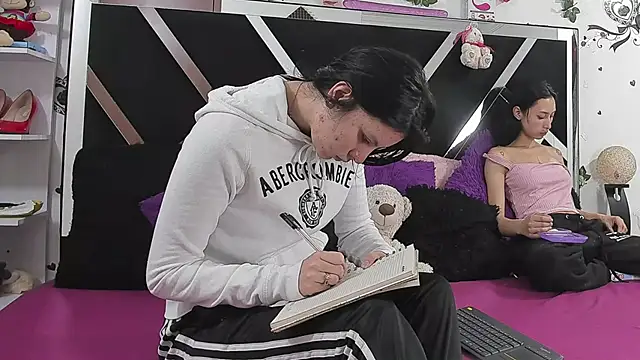 Snapshot of thedream_girls chatting on September 27, 2025, 12:11 pm thedream girls online show from September 27, 2025, 12:11 pm