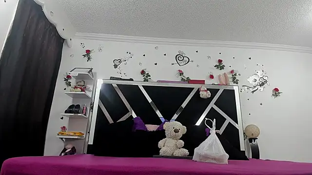 Snapshot of thedream_girls chatting on November 5, 2025, 12:08 pm thedream girls online show from November 5, 2025, 12:08 pm