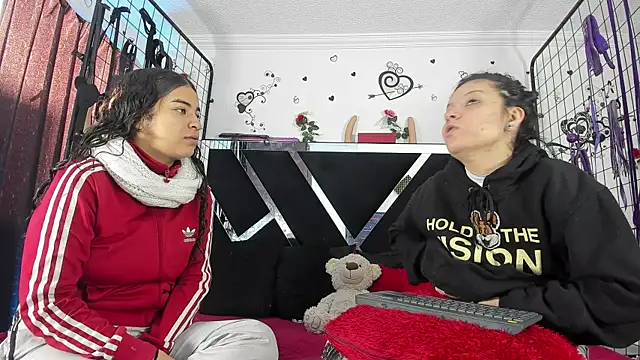 Snapshot of thedream_girls chatting on November 27, 2025, 12:16 pm thedream girls online show from November 27, 2025, 12:16 pm