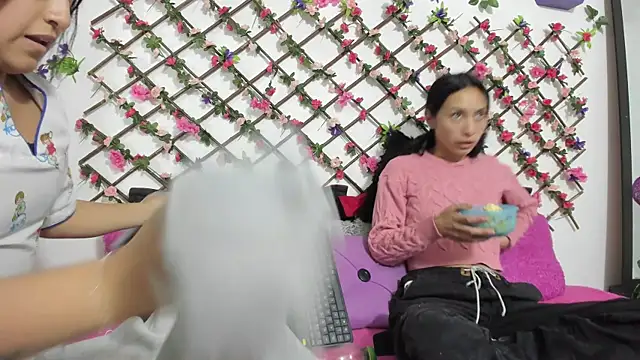 Snapshot of thedream_girls chatting on March 18, 2025, 7:12 pm thedream girls online show from March 18, 2025, 7:12 pm