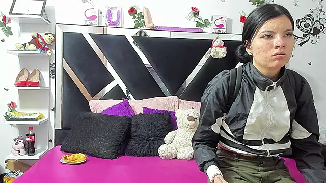 Snapshot of thedream_girls chatting on September 17, 2025, 12:07 pm thedream girls online show from September 17, 2025, 12:07 pm