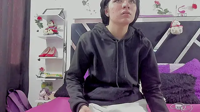 Snapshot of thedream_girls chatting on September 25, 2025, 12:00 pm thedream girls online show from September 25, 2025, 12:00 pm