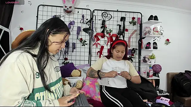 Snapshot of thedream_girls chatting on June 15, 2026, 1:00 pm thedream girls online show from June 15, 2026, 1:00 pm