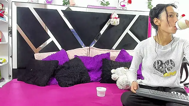 Snapshot of thedream_girls chatting on September 19, 2025, 12:09 pm thedream girls online show from September 19, 2025, 12:09 pm