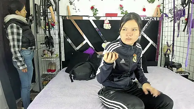 Snapshot of thedream_girls chatting on December 4, 2025, 12:15 pm thedream girls online show from December 4, 2025, 12:15 pm