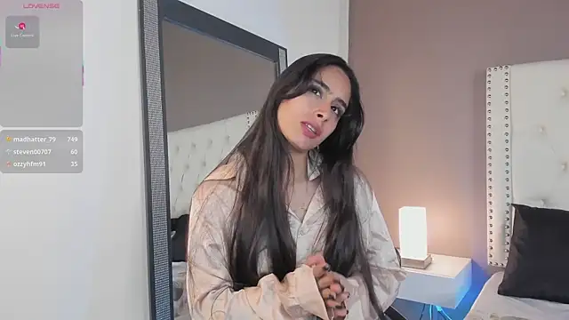 Snapshot of Julia_Martinez_ chatting on April 29, 2026, 5:52 pm Julia Martinez online show from April 29, 2026, 5:52 pm