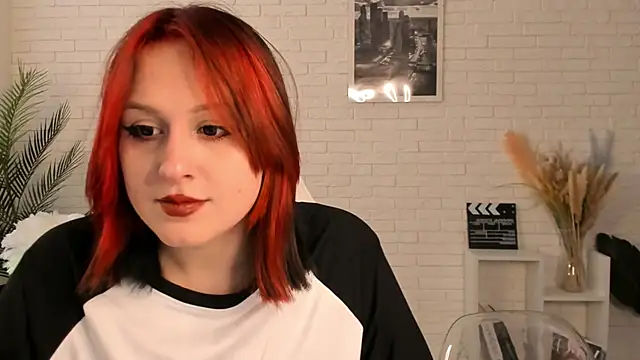 EdlaHatter online show from December 4, 2024, 6:38 am