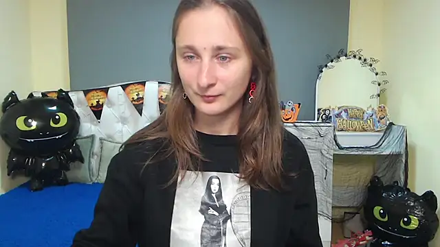 Snapshot of MichelLeee chatting on October 28, 2025, 12:15 pm MichelLeee online show from October 28, 2025, 12:15 pm