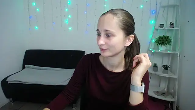 Snapshot of MichelLeee chatting on November 6, 2025, 12:09 pm MichelLeee online show from November 6, 2025, 12:09 pm