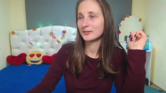 Snapshot of MichelLeee chatting on November 17, 2025, 12:09 pm MichelLeee online show from November 17, 2025, 12:09 pm