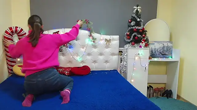 Snapshot of MichelLeee chatting on December 18, 2025, 12:20 pm MichelLeee online show from December 18, 2025, 12:20 pm