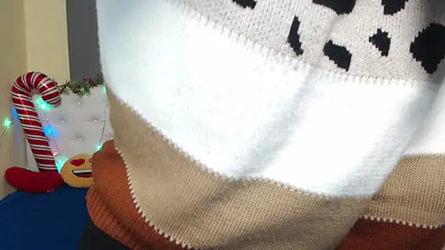 Snapshot of MichelLeee chatting on December 15, 2025, 12:22 pm MichelLeee online show from December 15, 2025, 12:22 pm