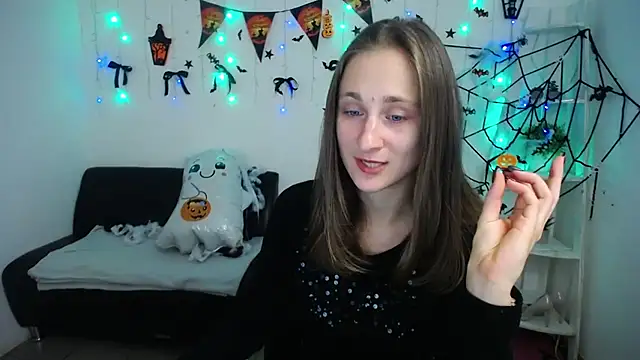 Snapshot of MichelLeee chatting on October 23, 2025, 11:20 am MichelLeee online show from October 23, 2025, 11:20 am