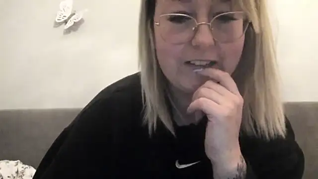 Lillyloo  online show from March 16, 2025, 8:21 pm