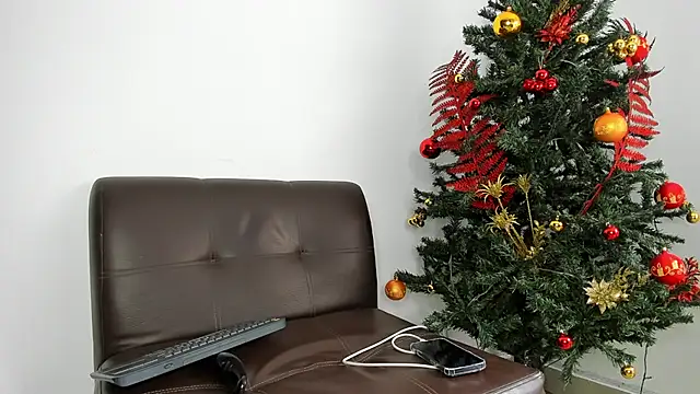 Snapshot of andrewChris_ chatting on December 1, 2025, 2:29 pm andrewChris online show from December 1, 2025, 2:29 pm