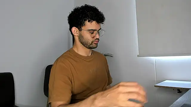 Snapshot of andrewChris_ chatting on November 10, 2025, 4:23 pm andrewChris online show from November 10, 2025, 4:23 pm