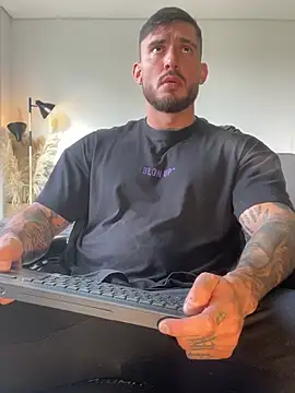 DimitriSullivan  online show from February 27, 2026, 1:11 pm