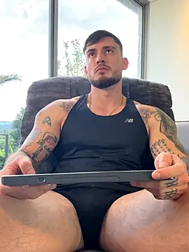 DimitriSullivan  online show from October 20, 2025, 9:04 pm