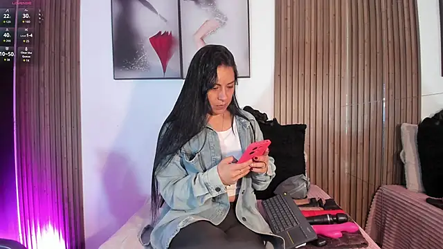 Snapshot of Ella_Rousse chatting on September 22, 2025, 12:22 pm Ella Rousse online show from September 22, 2025, 12:22 pm