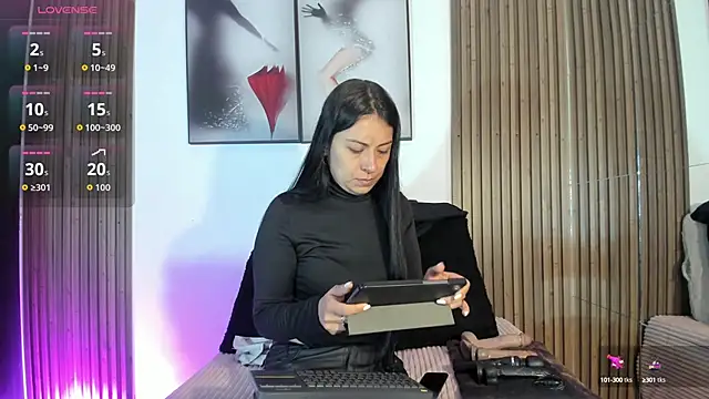 Snapshot of Ella_Rousse chatting on October 14, 2025, 12:17 pm Ella Rousse online show from October 14, 2025, 12:17 pm