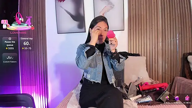 Snapshot of Ella_Rousse chatting on November 10, 2025, 1:05 pm Ella Rousse online show from November 10, 2025, 1:05 pm