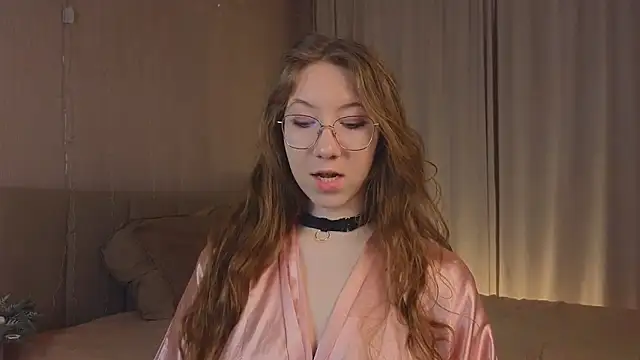 MoiraHilby online show from January 25, 2025, 4:57 pm