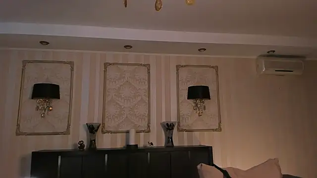 MoiraHilby online show from March 6, 2025, 11:31 pm