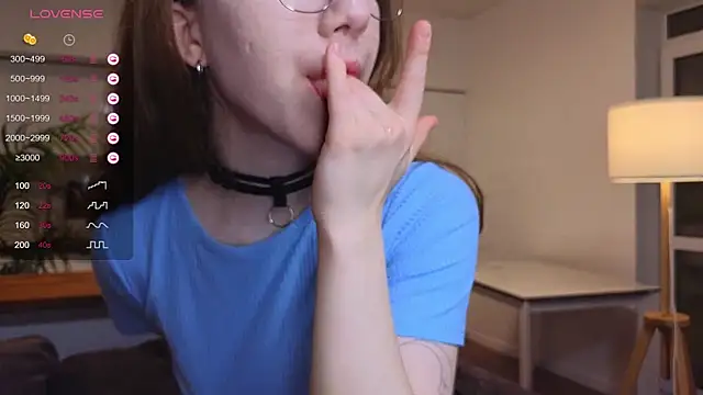 MoiraHilby online show from February 9, 2025, 4:07 pm