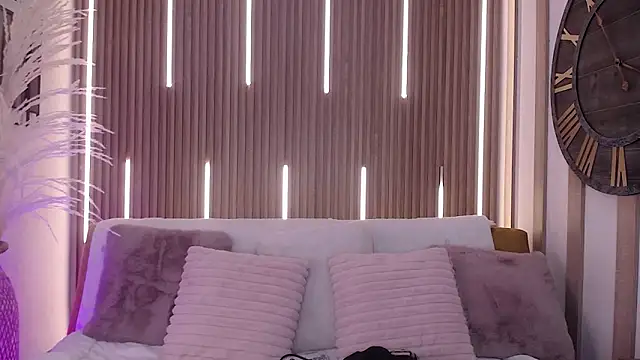 Snapshot of Aniie_Doll chatting on November 25, 2025, 8:31 pm Aniie Doll online show from November 25, 2025, 8:31 pm