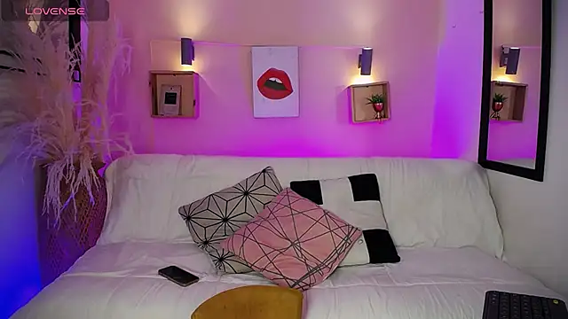 Snapshot of Aniie_Doll chatting on September 10, 2025, 8:19 pm Aniie Doll online show from September 10, 2025, 8:19 pm