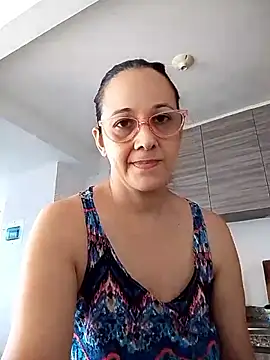 nicolle milf1978 online show from May 22, 2026, 2:37 pm