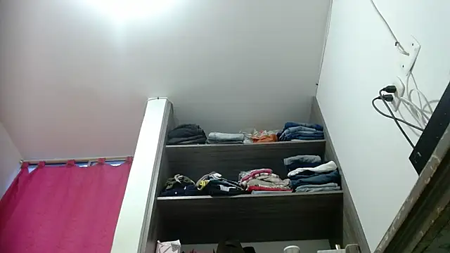 nicolle milf1978 online show from May 14, 2026, 11:02 pm