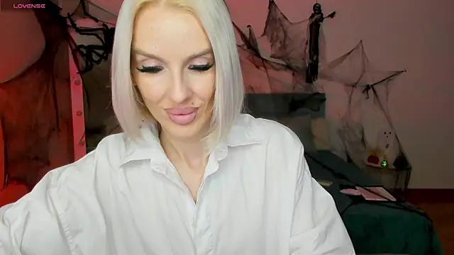 Snapshot of Lana_kitty__ chatting on October 26, 2025, 11:27 pm Lana kitty online show from October 26, 2025, 11:27 pm