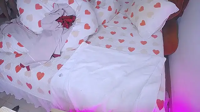 squirtsimi 9 online show from January 10, 2025, 3:39 am