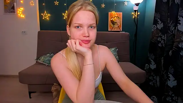 Xloe Queen online show from February 9, 2025, 3:23 pm