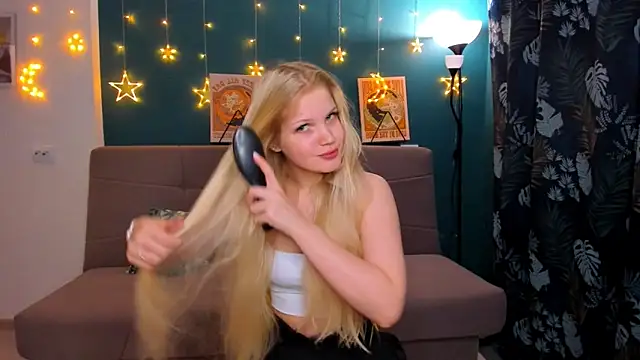 Xloe Queen online show from January 28, 2025, 2:10 pm