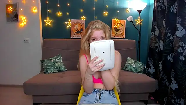 Xloe Queen online show from January 13, 2025, 8:05 am