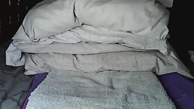 DarkElfSorceress online show from April 25, 2026, 4:15 pm