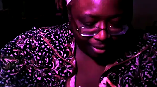 Snapshot of BigKittyRaven chatting on December 8, 2024, 4:01 am BigKittyRaven online show from December 8, 2024, 4:01 am