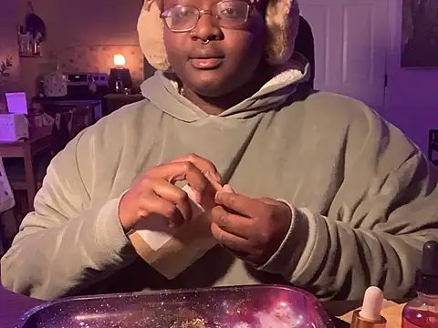 Snapshot of BigKittyRaven chatting on December 26, 2024, 2:22 am BigKittyRaven online show from December 26, 2024, 2:22 am