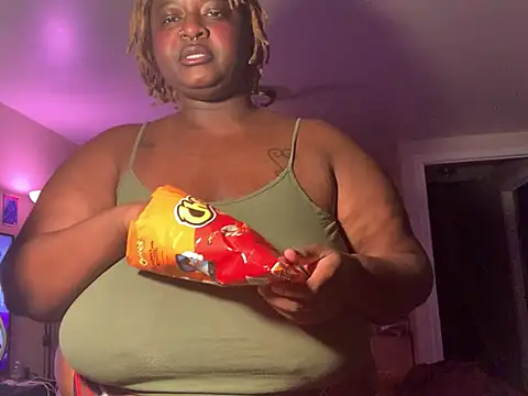 Snapshot of BigKittyRaven chatting on January 11, 2025, 10:40 pm BigKittyRaven online show from January 11, 2025, 10:40 pm