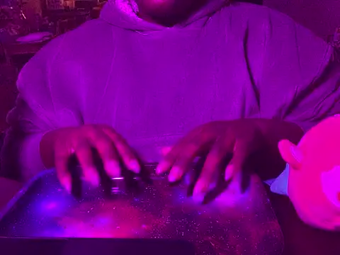 Snapshot of BigKittyRaven chatting on December 9, 2024, 5:40 am BigKittyRaven online show from December 9, 2024, 5:40 am